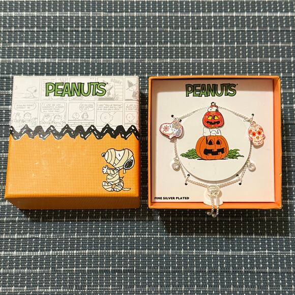 NEW | PEANUTS | Fine Silver Plated Snoopy Dangle Charm Bracelet - Picture 2 of 2